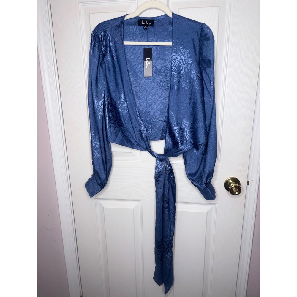 Lulus Wrap Top Blue Floral Jacquard Satin Tie Front Blouse Small NWT - Picture 2 of 4